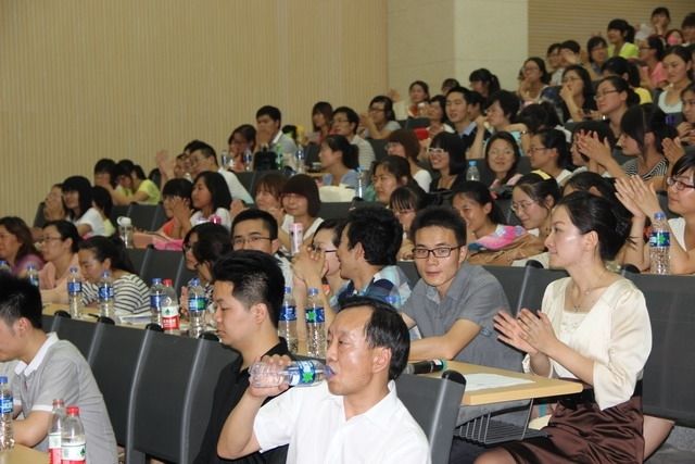 http://wcmfileapi.zznu.edu.cn:8002/picture/article/67/8c/d7/392a71a84d908a8ebca90682086e/24cfd112-968b-459e-9f0e-90f8ac34c8c6.jpg