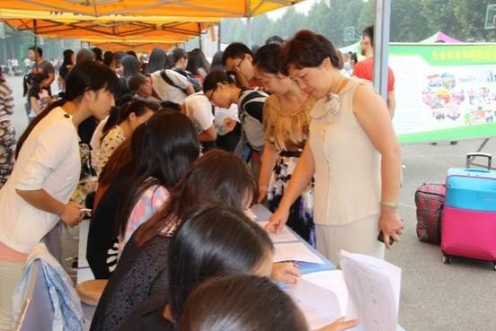http://wcmfileapi.zznu.edu.cn:8002/picture/article/67/cc/6e/b907ed1544c18f9ed62054c4aebb/f8fed533-ec1f-4082-8f8c-58ae27dfe65a.jpg