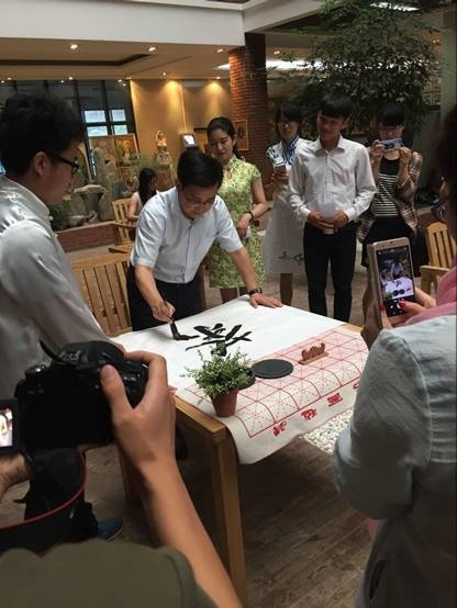 http://wcmfileapi.zznu.edu.cn:8002/picture/article/67/bb/cd/967624514c118644d9e0ac2eab0a/eb7c7a5e-e431-4367-86e0-a560568474e6.jpg