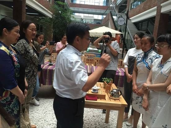 http://wcmfileapi.zznu.edu.cn:8002/picture/article/67/bb/cd/967624514c118644d9e0ac2eab0a/1f08c64c-e82f-423c-bf59-bebd49047e4d.jpg
