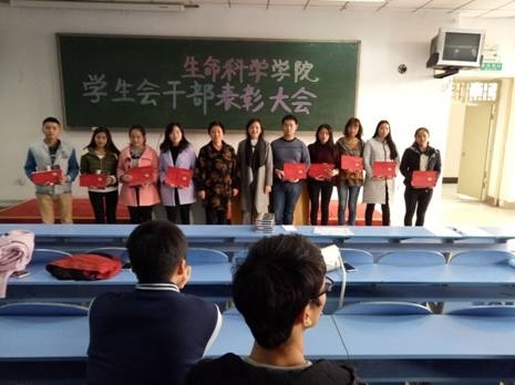 http://wcmfileapi.zznu.edu.cn:8002/picture/article/67/2c/ea/48edeef84d9b81ae53d981a39465/7e894f5b-1353-4305-862b-3972c301c234.jpg